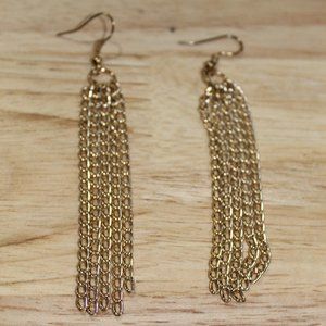 Chain Dangle earrings.